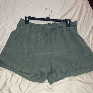 Aerie camo green shorts